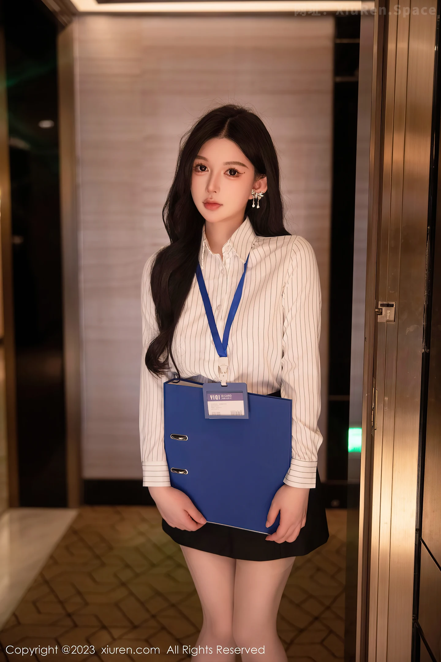 图片[2]-[XiuRen秀人网]2023.02.08 VOL.6236 林星阑 橙色单肩礼服裙与白色蕾丝内衣加肉丝美腿性感私房写真集-秀人网官方网站